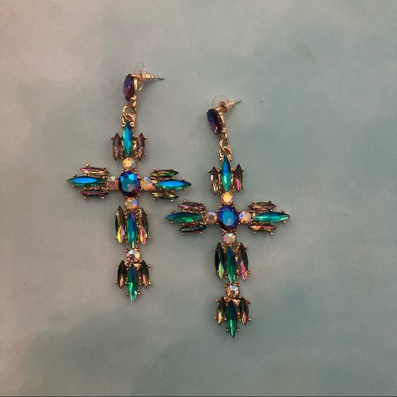 NEW Rhinestone cross earrings. - Picture 2 of 11